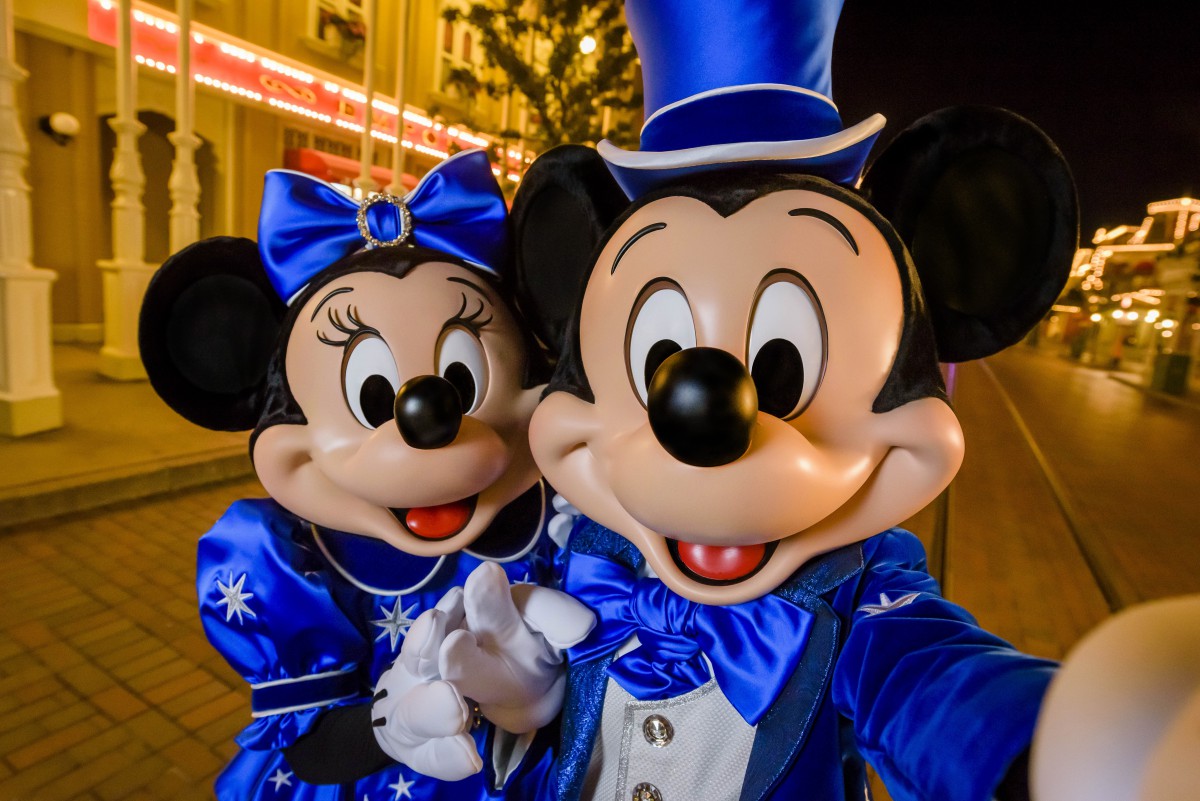 Mickey Et Minnie En Tenues De Fete Pour Les 25 Ans De Disneyland Paris