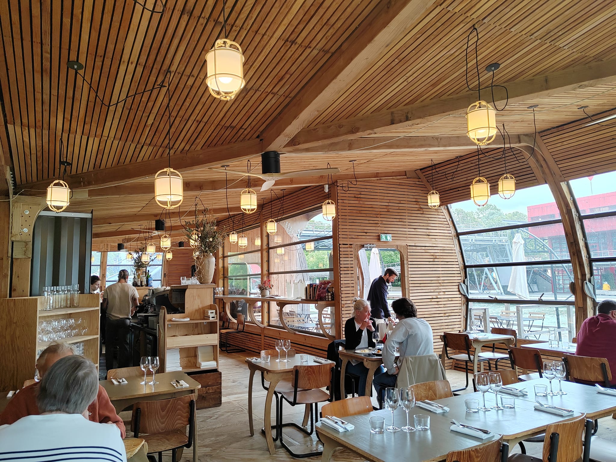 Restaurant Ventrus avec vue - Parc de la Villette - Salle du restaurant