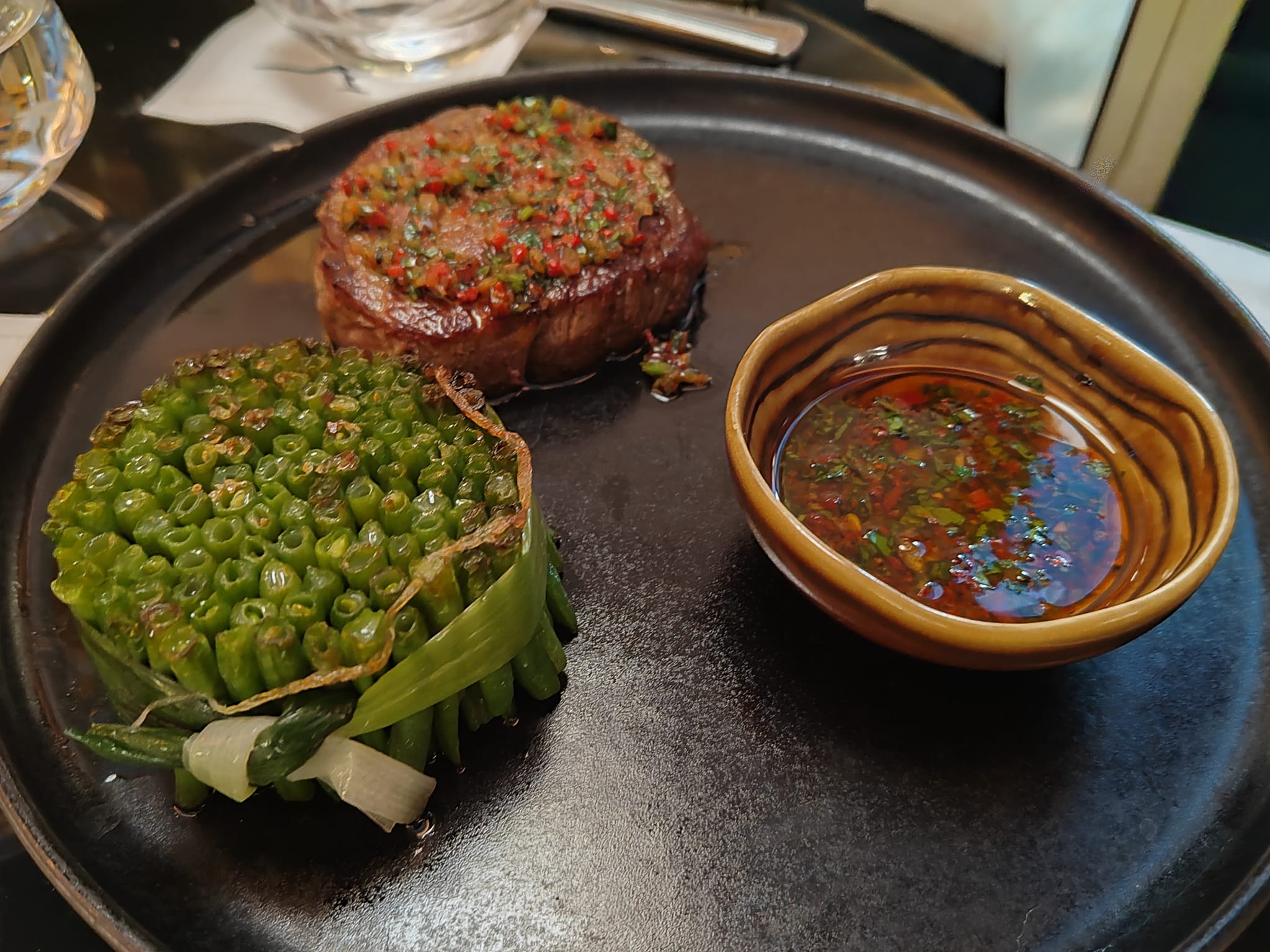 Filet de bœuf chimichuri, tournedos de haricots verts - Bar de l'Hôtel du Collectionneur - Paris