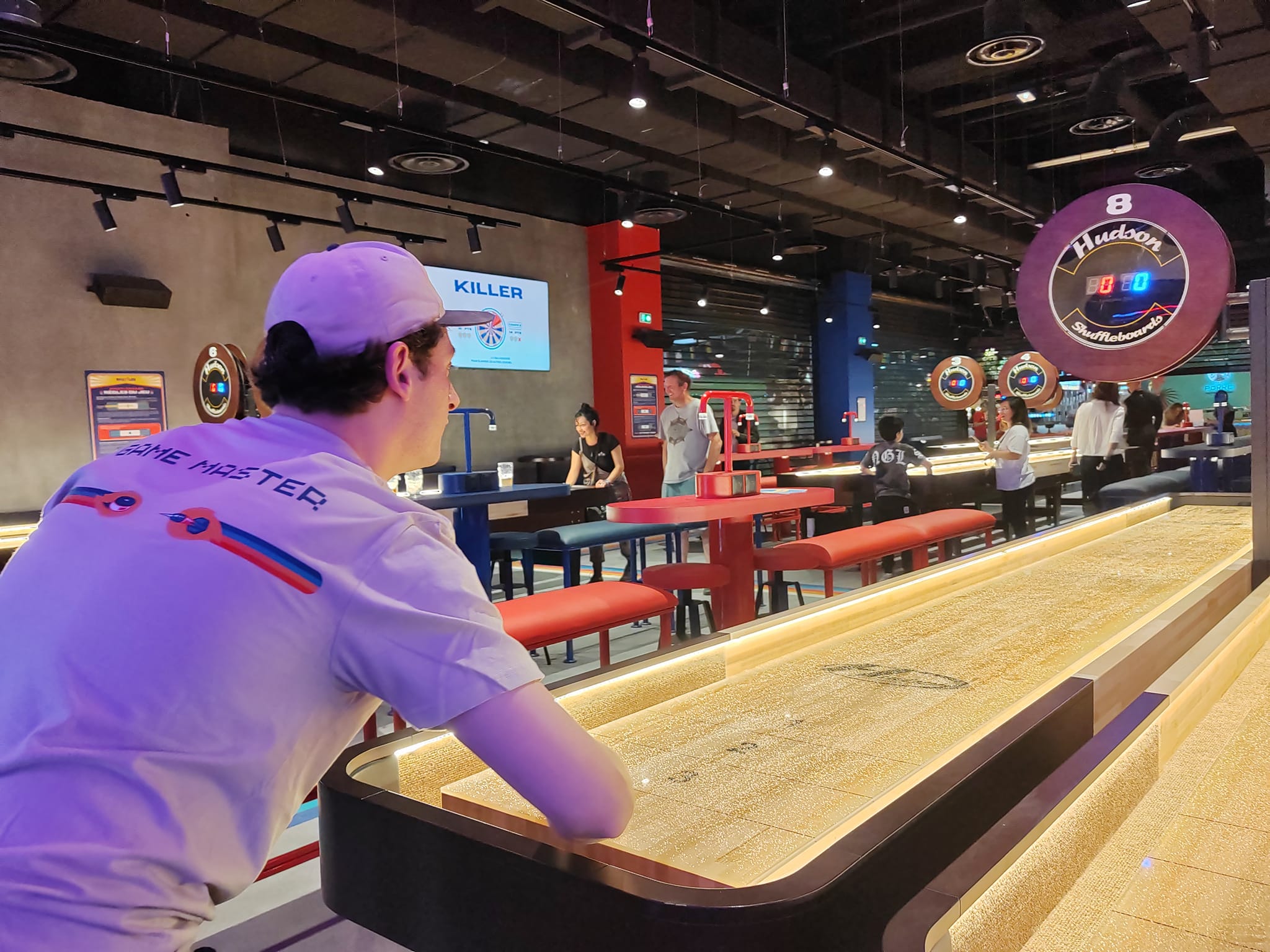 Shuffled - Boom Boom Villette - Jeu de shuffleboard à Paris 19ème - Game master