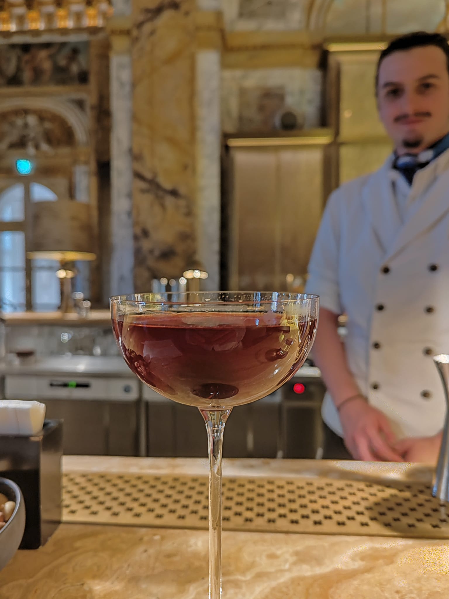 Cocktail Cherry - A sense of taste - Eté 2024 - Les Ambassadeurs - Bar de l'hôtel de Crillon (Paris 8eme)