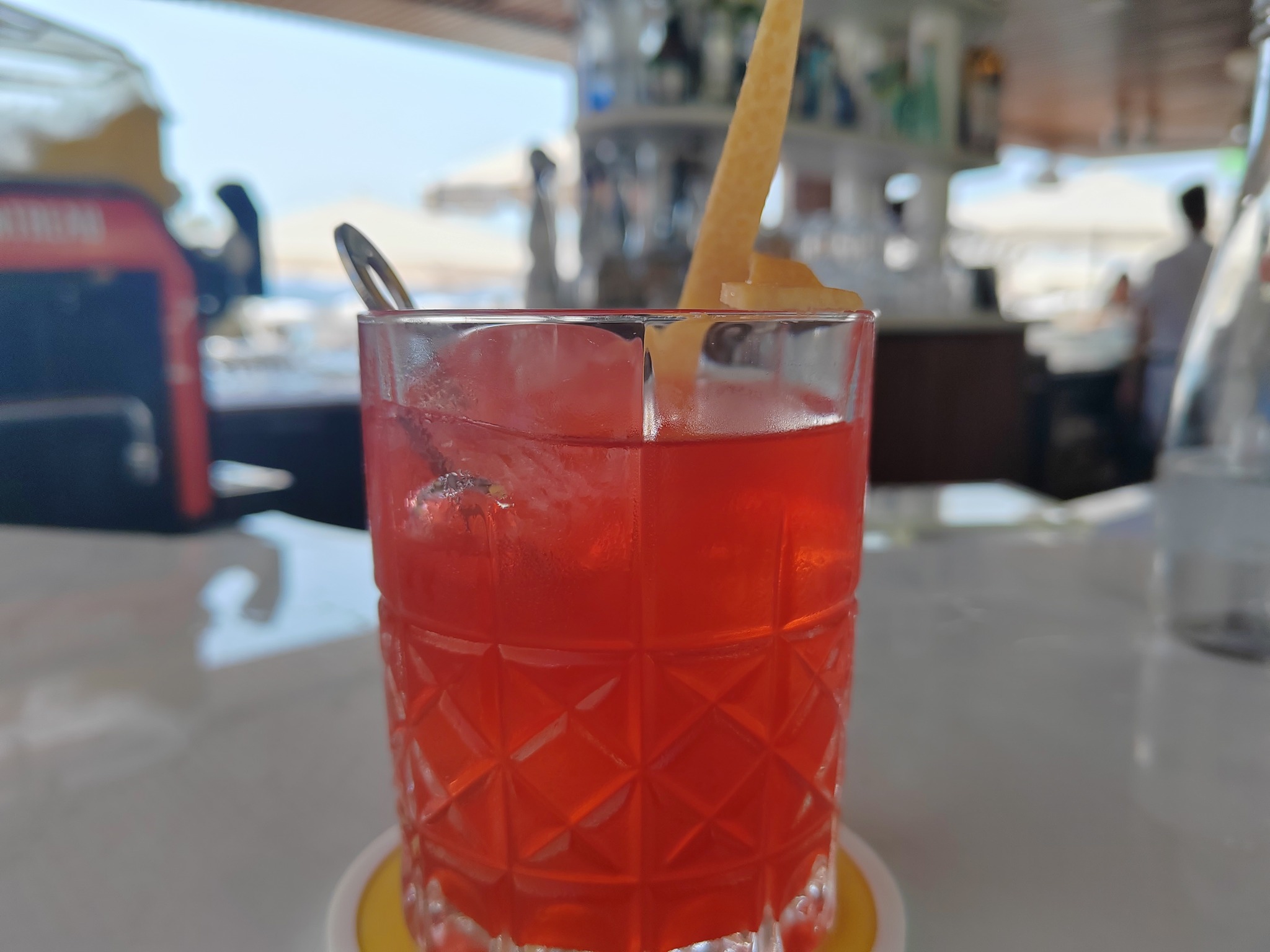 Amalfi Negroni Twist - Carlton Beach Club - Menu Rivieras du monde (été 2024)