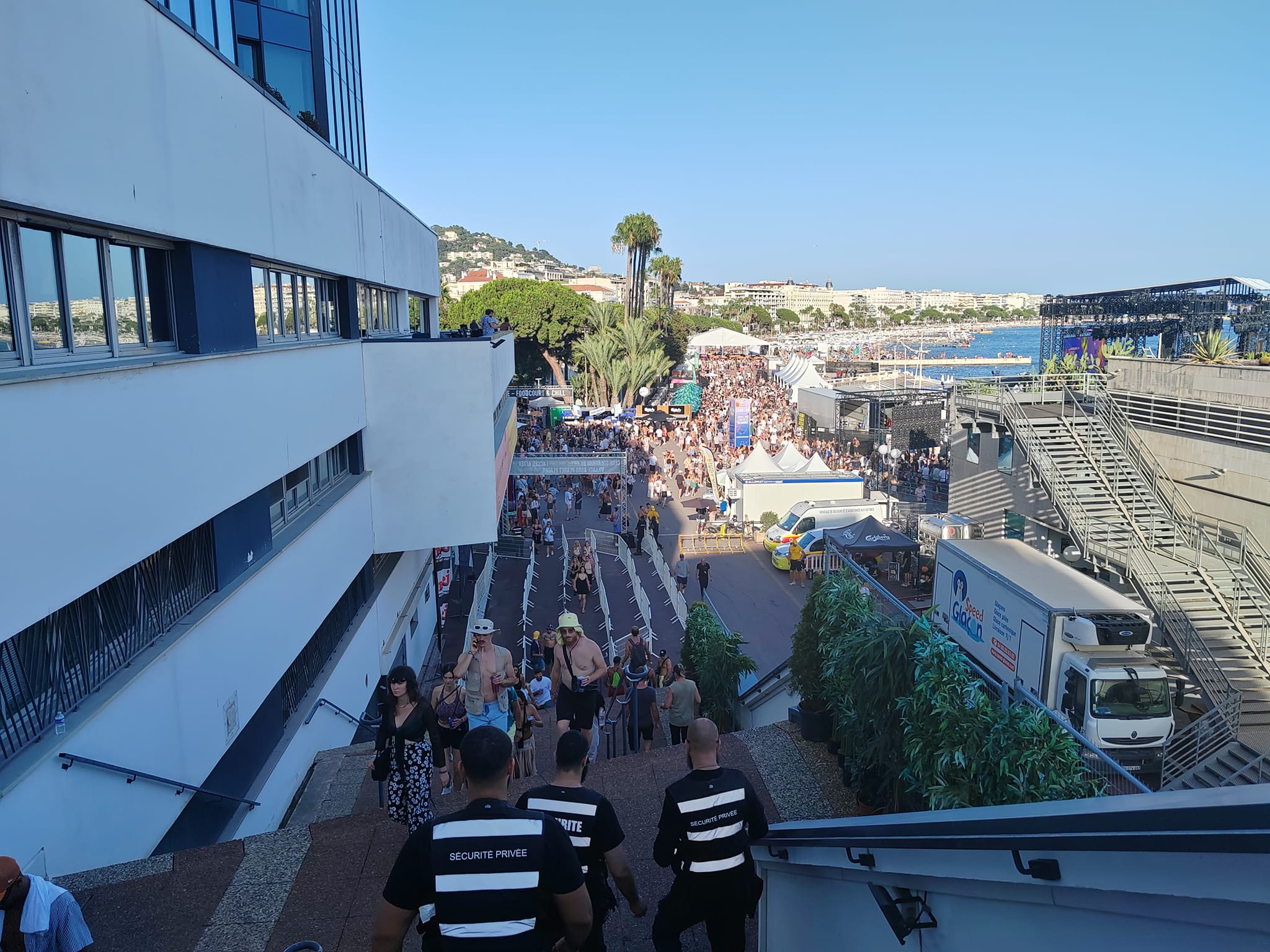 Accès terrasse - Les Plages Electroniques