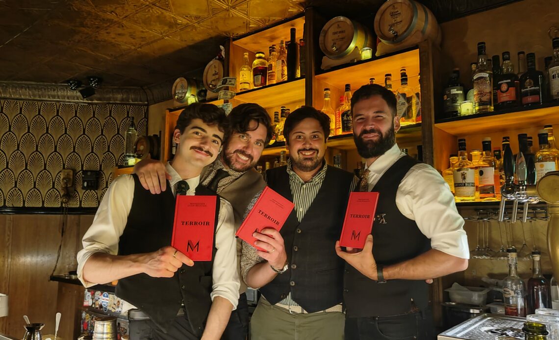 Bartenders du Moonshiner - Bar à cocktails à Paris - Septembre 2024