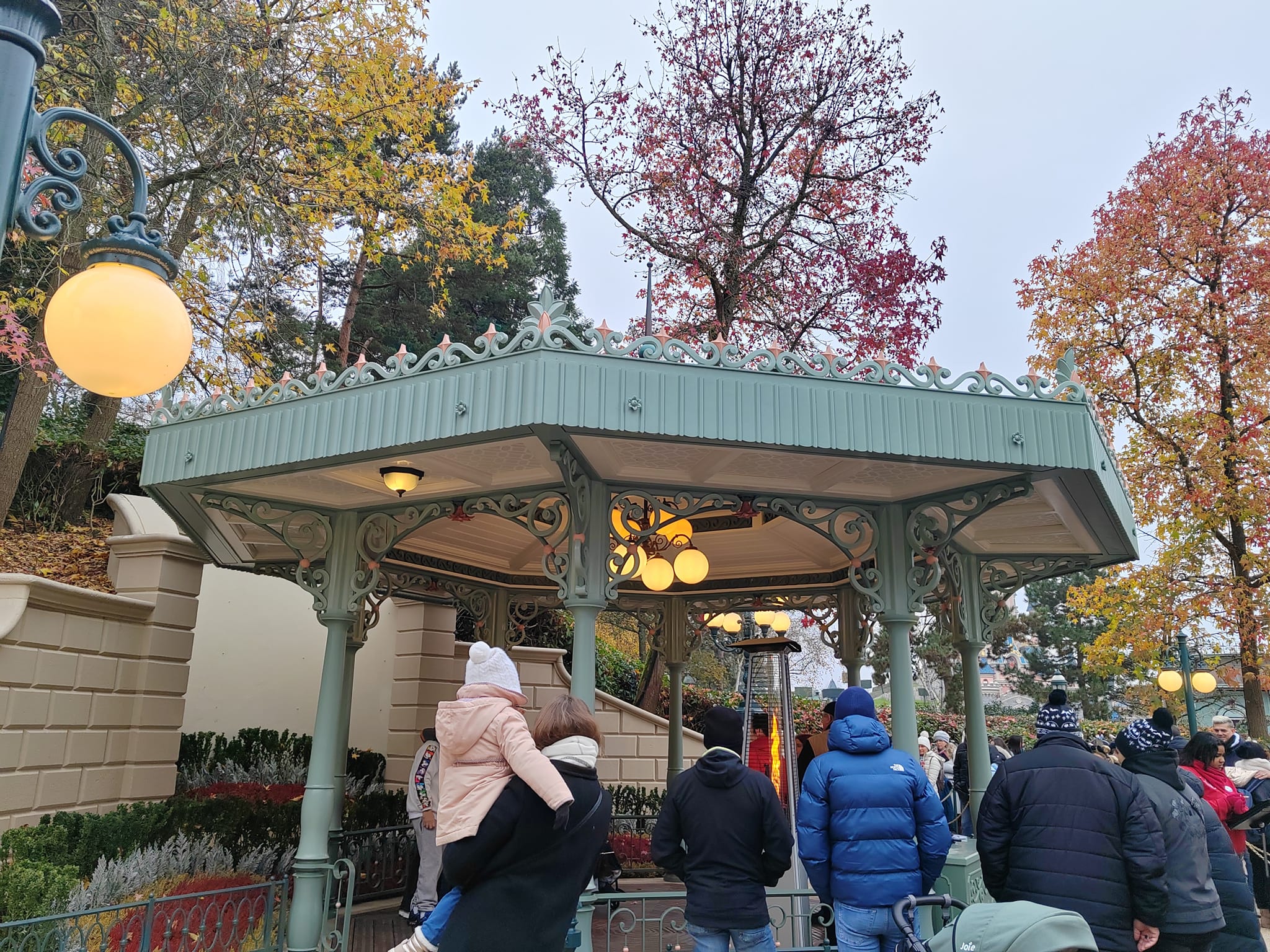 Kiosque à personnages - Main Street USA - Disneyland Paris (2024)